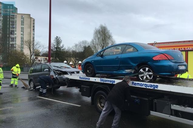 Le Mans Rocade cinq véhicules impliqués dans un accident