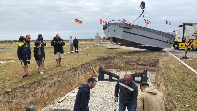 Plougonvelin Une péniche débarque au musée Mémoire 39 45 Brest