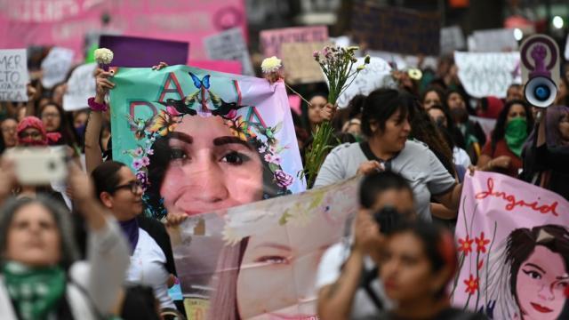 Mexique Manifestations à Mexico après un féminicide particulièrement