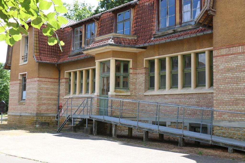 Parigné lÉvêque un ancien sanatorium perdu dans la forêt Le Mans