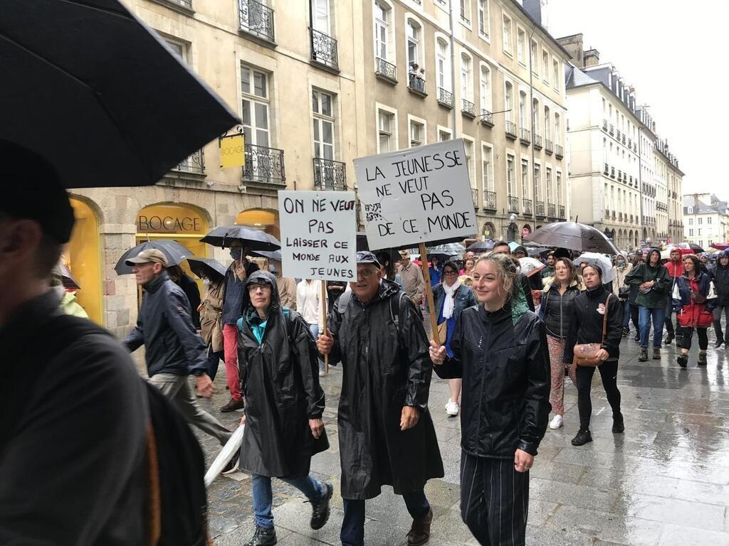 Vid O Rennes Environ Personnes D Filent Nouveau Contre Le