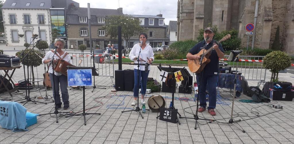 Ploufragan Deux groupes ont joué devant le centre culturel Saint