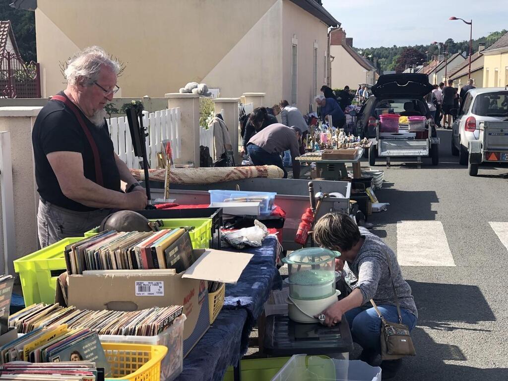 Sarthe Brocantes Vide Greniers Les Raisons Dun Tel Succ S Le