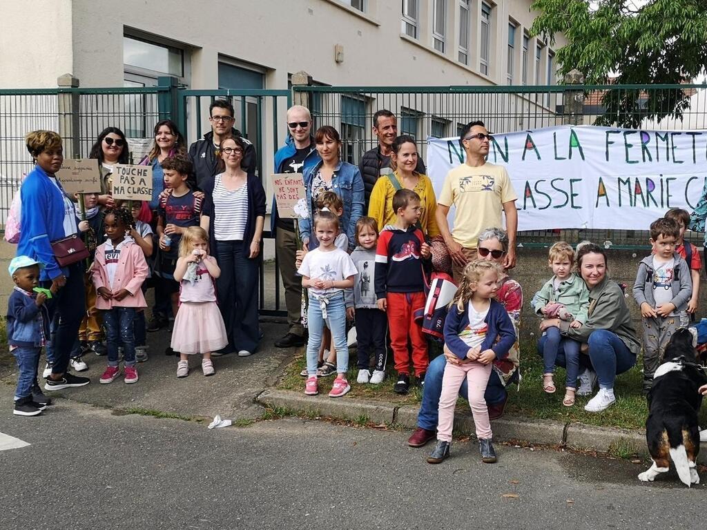 Le Mans Mobilisation Contre La Fermeture Dune Classe L Cole Marie