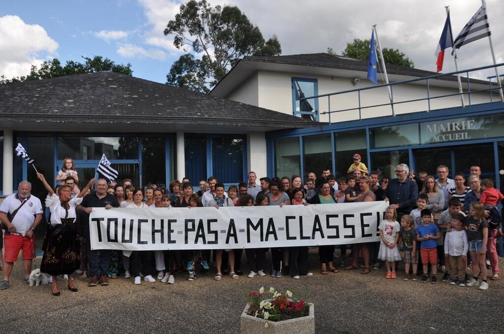 La Trinite Surzur se mobilise contre la fermeture dune classe à l