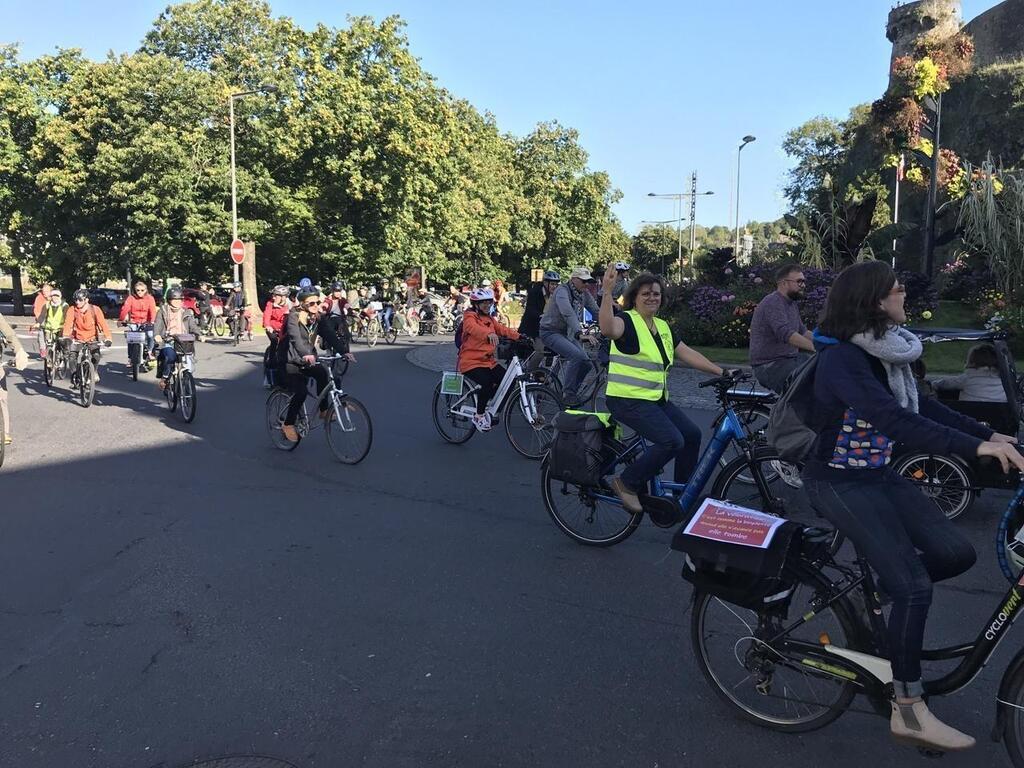 EN IMAGES Vélo à Saint Lô Plus dune centaine de cyclistes défilent