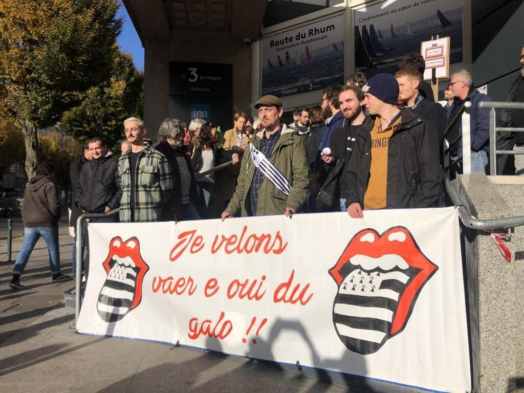 Manifestation à Rennes Nous voulons voir et entendre du gallo