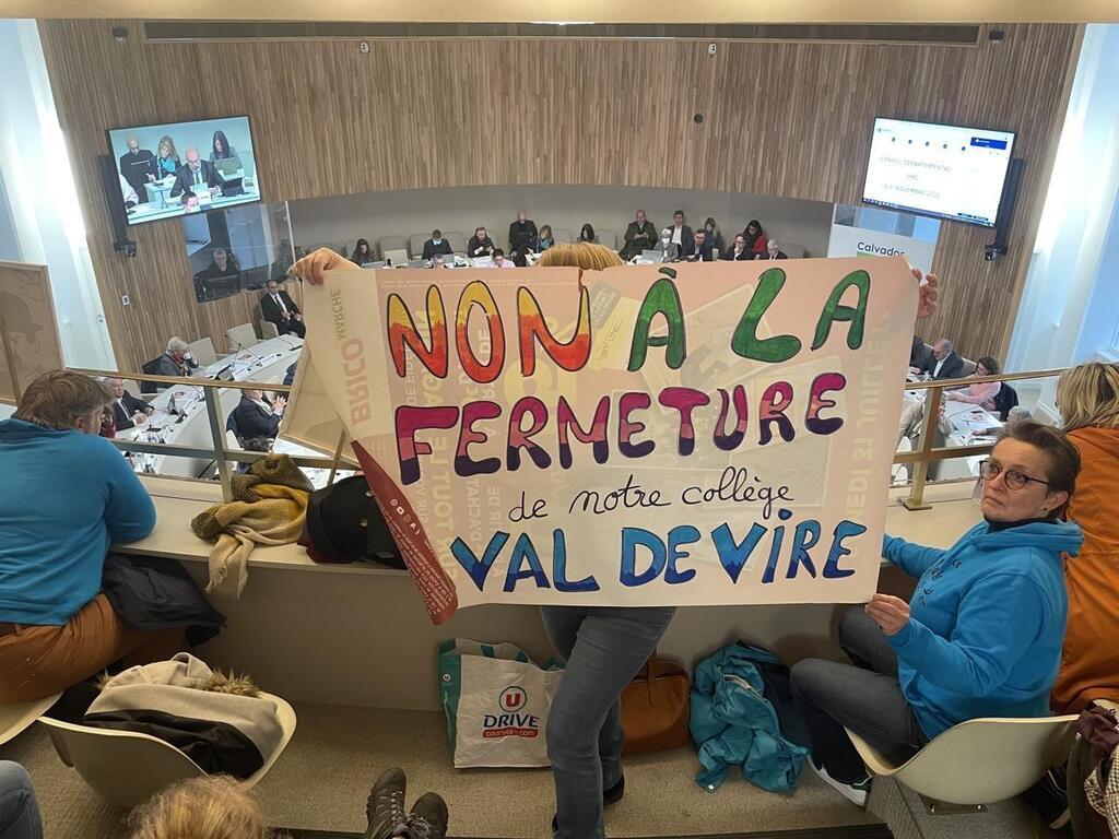 Fermeture Du Coll Ge Du Val De Vire Les Professeurs Interrompent La