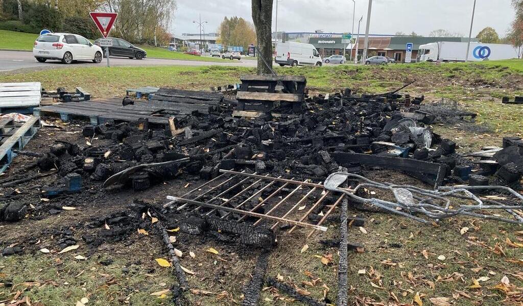 Lisieux La Cabane Des Gilets Jaunes Une Nouvelle Fois Incendi E Pr S