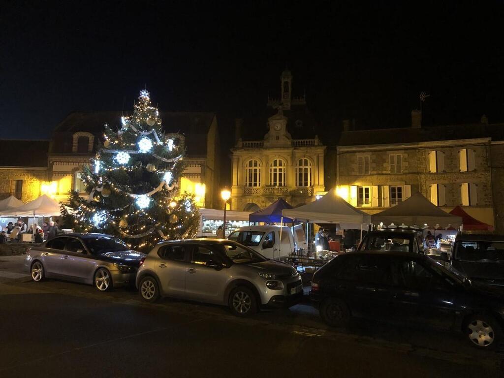 La magie de Noël sest emparée de Lassay les Châteaux avec l