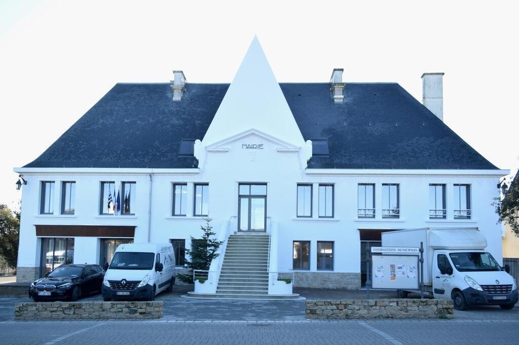 Saint Gildas de Rhuys Visite guidée de la nouvelle mairie qui ouvre