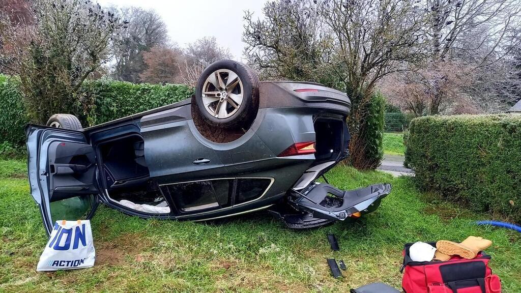 Dans Le Centre Bretagne Une Voiture Finit Sur Le Toit Cause Dune