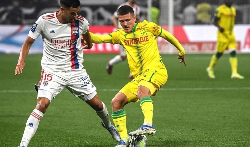 Loire Atlantique FC Nantes Lyon les Canaris face à une bête