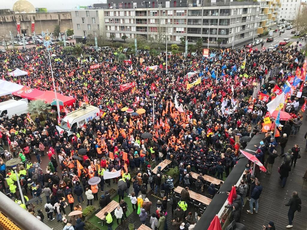 Plus De Personnes Ont Manifest Contre La R Forme Des Retraites