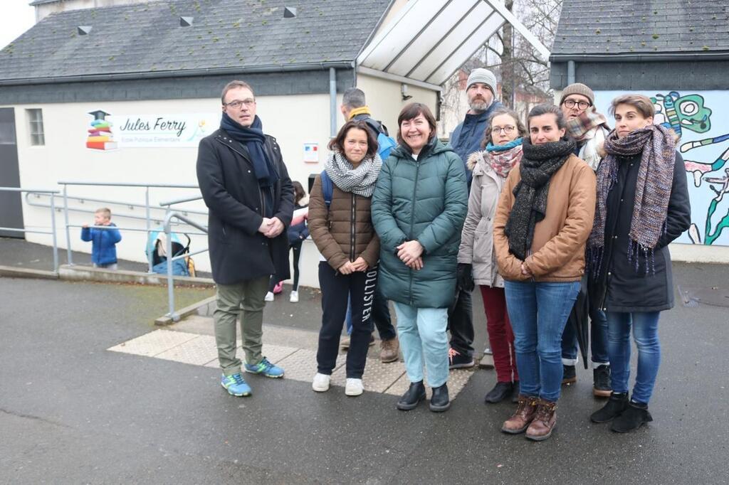 Mayenne Des Parents D L Ves Se Mobilisent Contre Une Fermeture De