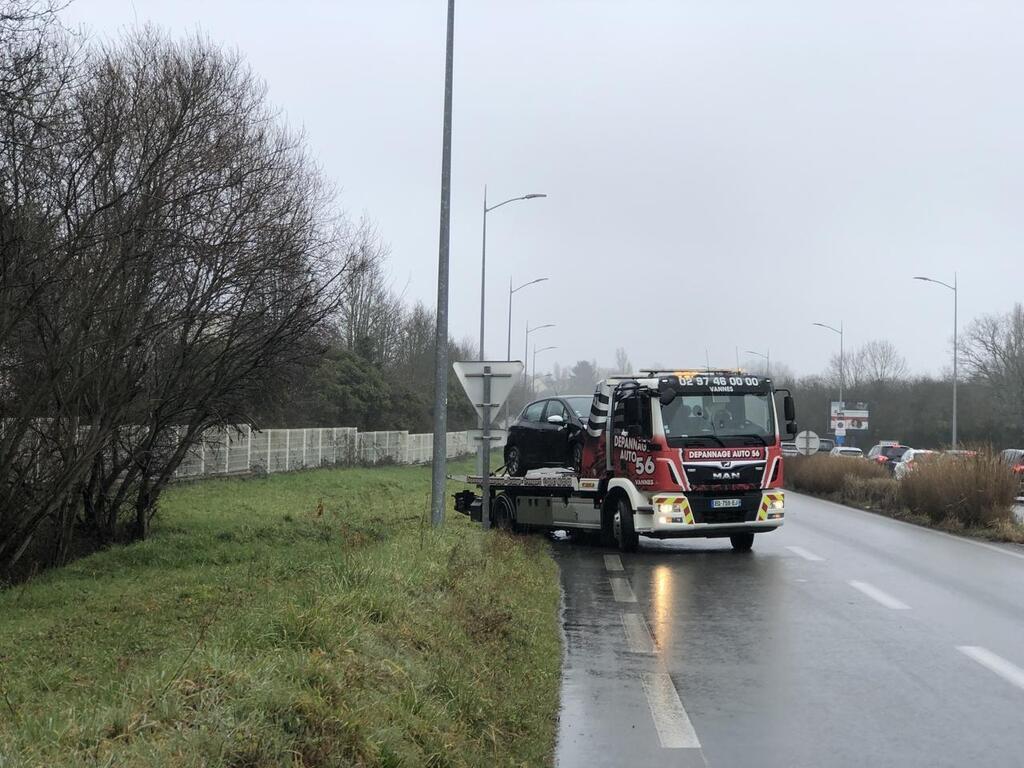 Course Poursuite Vannes La Voiture De Police Envoie Au Foss Le