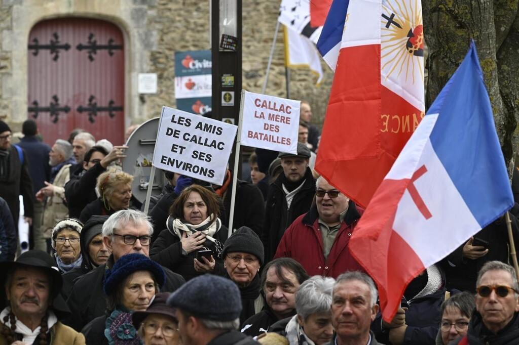 Centre pour réfugiés forte mobilisation les antis moins nombreux