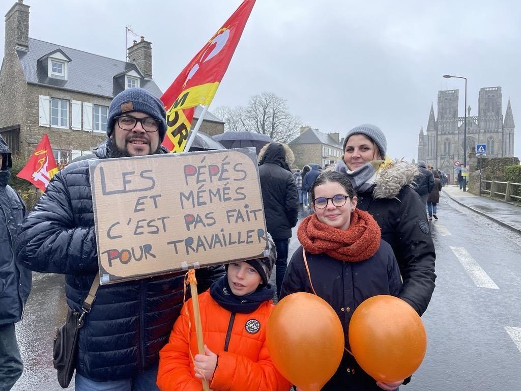 Manifestation Du Mars Avranches Environ Personnes Contre La