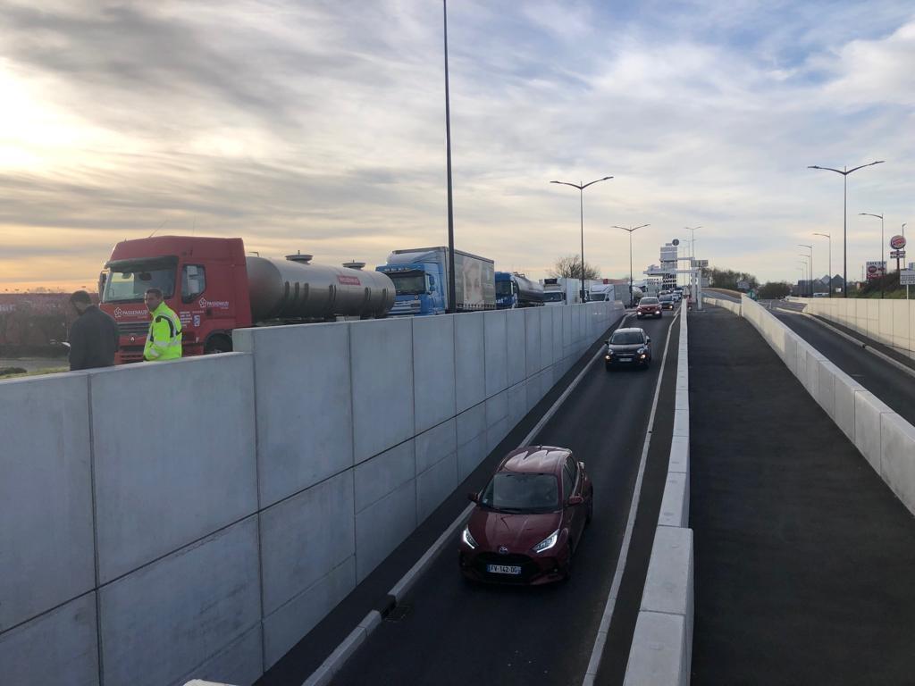 EN IMAGES Réforme des retraites le rond point de lOcéane bloqué une