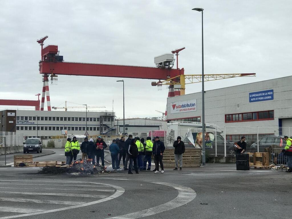 En Images Journ E Port Mort Saint Nazaire Le Pont Bloqu Par