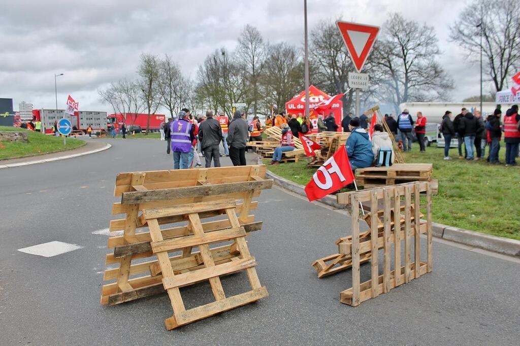 En Images Gr Ve Du Mars Sabl Un Barrage Plut T Quune