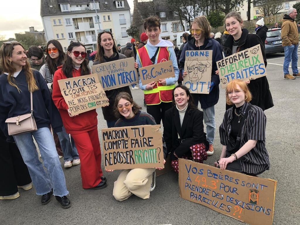 Retraites On est jeunes et révolutionnaires à Carhaix la