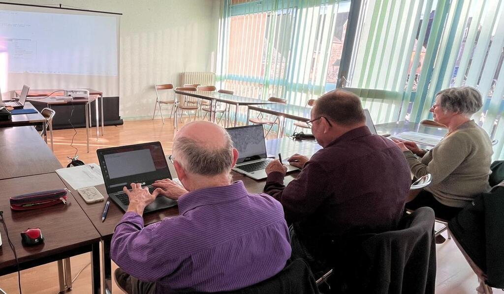 Maen Roch Des ateliers pour se familiariser aux outils numériques