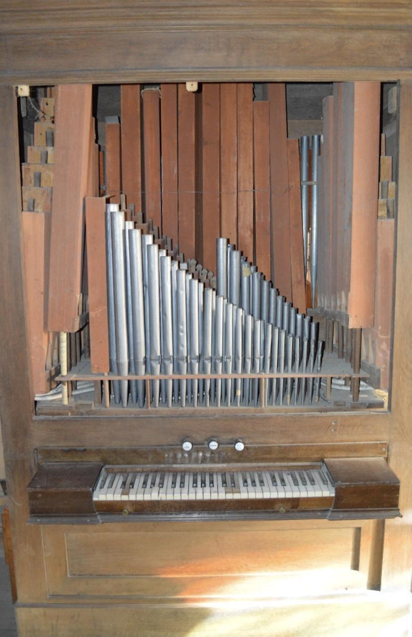 Daté de 1862 le petit orgue de léglise Saint Martin à Baguer Pican