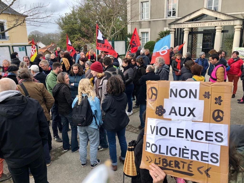 Environ 150 personnes manifestent contre la réforme des retraites à La