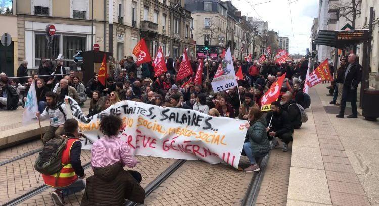 Gr Ve Du Avril Au Mans D Part Du Cort Ge Depuis La Place Des