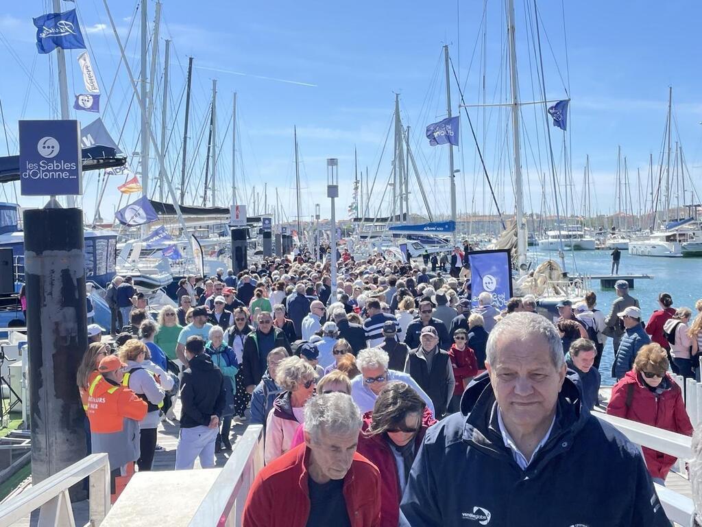 La folle histoire du premier bateau gagnant du Vendée Globe oublié au