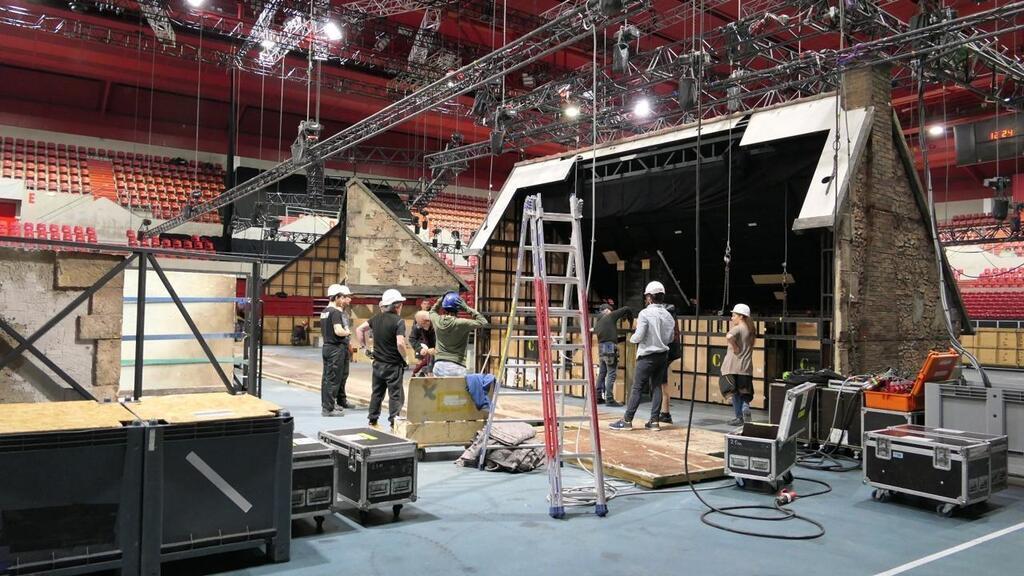 Spectacle Des Bodins Dans Les Coulisses Dune Norme Machinerie Le