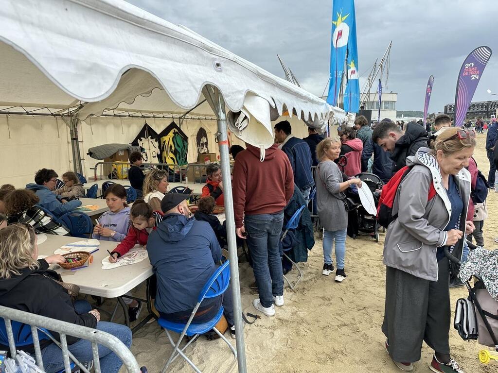 En Images Un Ciel Gris Colorer Au Festival Du Cerf Volant De