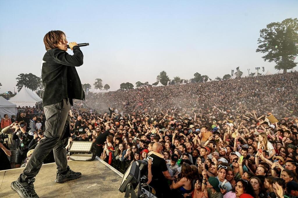 EN IMAGES À Papillons de nuit Orelsan est revenu à la maison devant