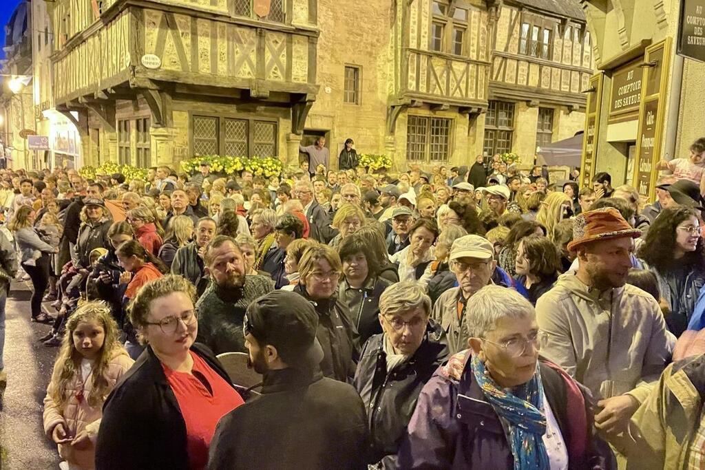 En Images La Pluie N Teint Pas La Flamme Des M Di Vales De Bayeux