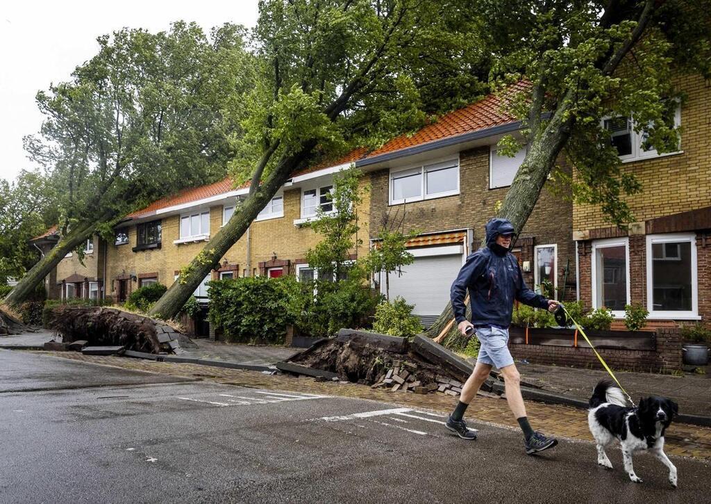 EN IMAGES La tempête Poly sème le chaos aux Pays Bas et provoque des