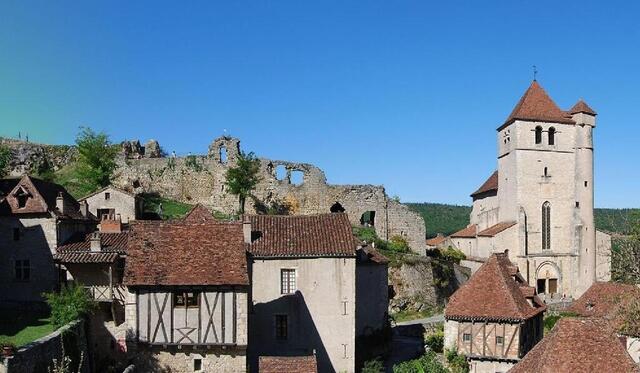 Saint Cirq Lapopie Lun Des Plus Beaux Villages De France Perch Sur