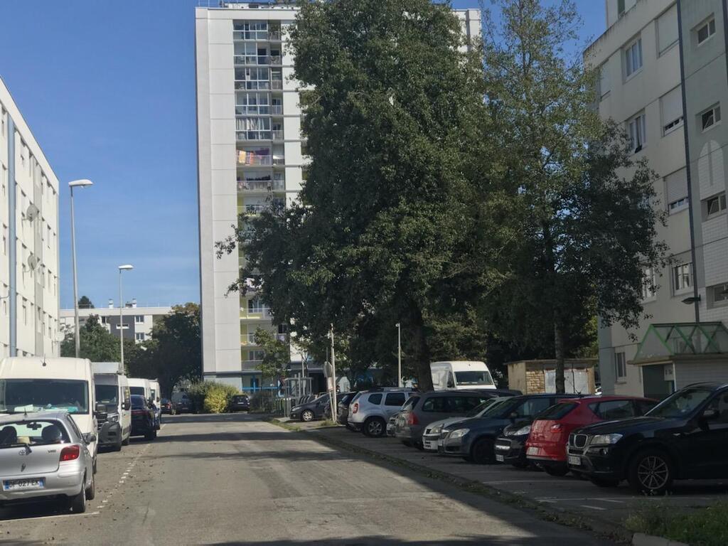 Un Homme De Ans Bless Par Arme Feu Dans Le Quartier De Kerv Nanec