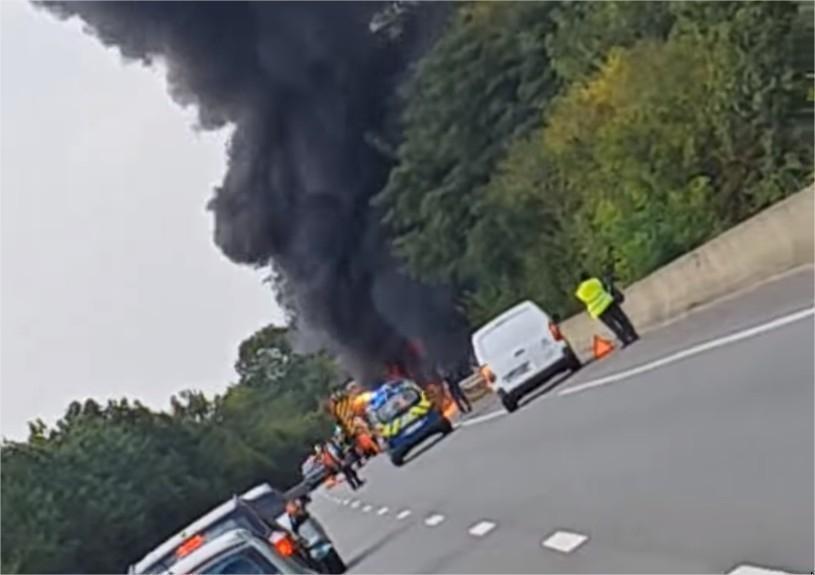 Une voiture prend feu sur la rocade du Mans les pompiers évitent la