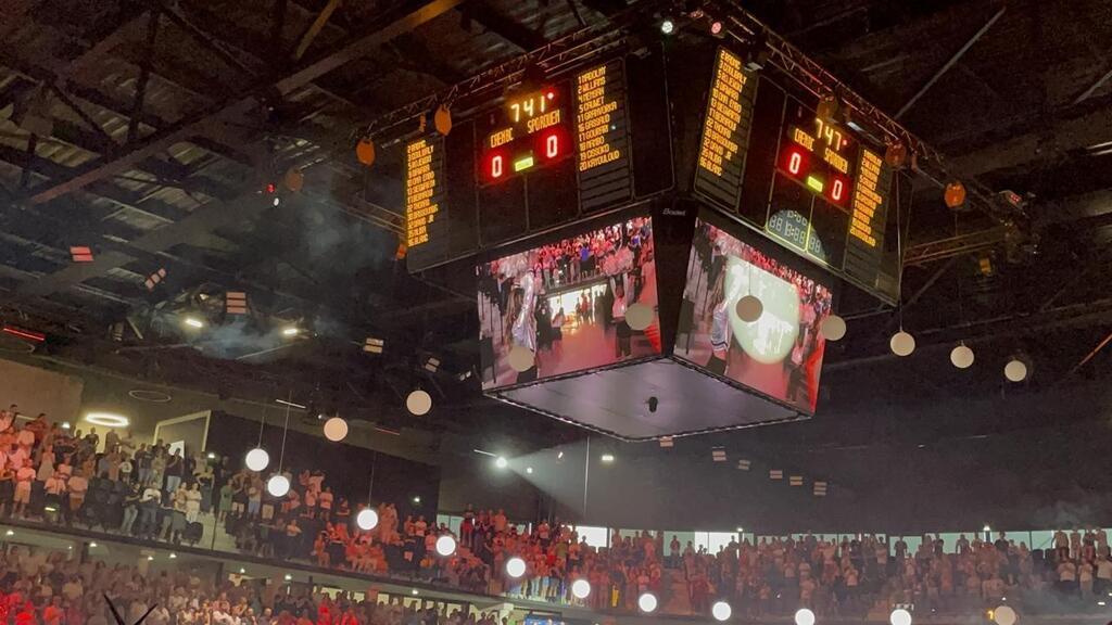 Au Palais Des Sports Caen La Mer Le Cube Offre Au Public Une Vue