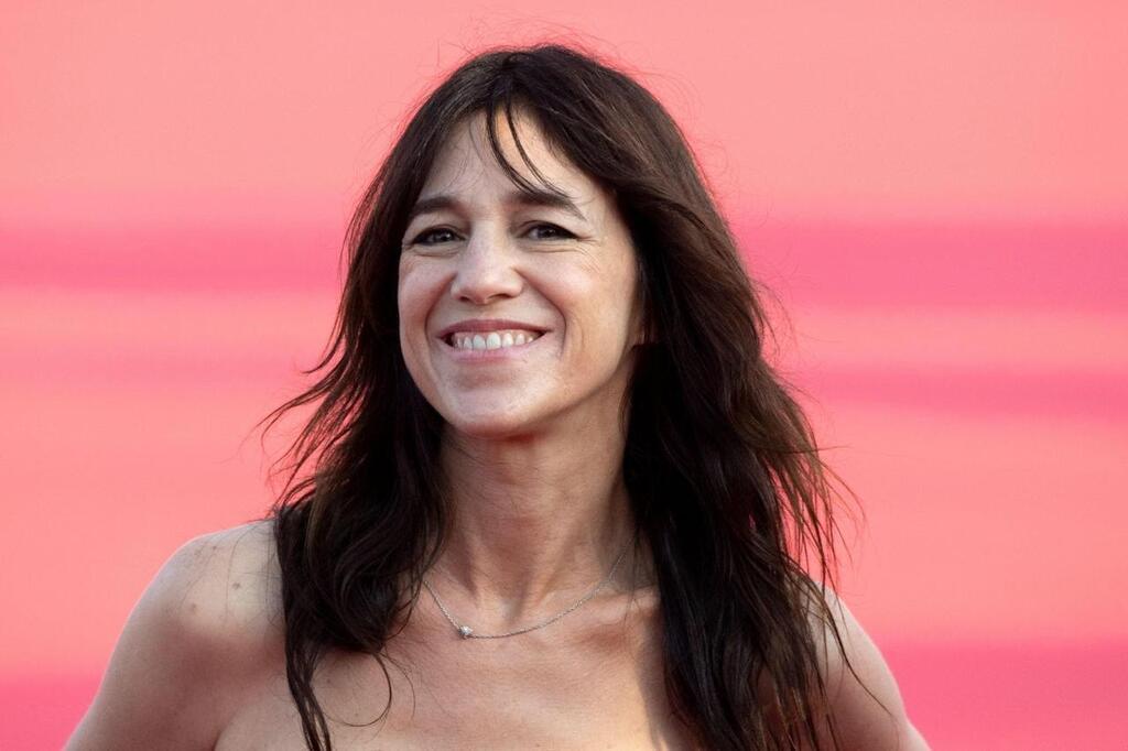 Charlotte Gainsbourg Hugh Grant Didier Drogba Voici les invités du