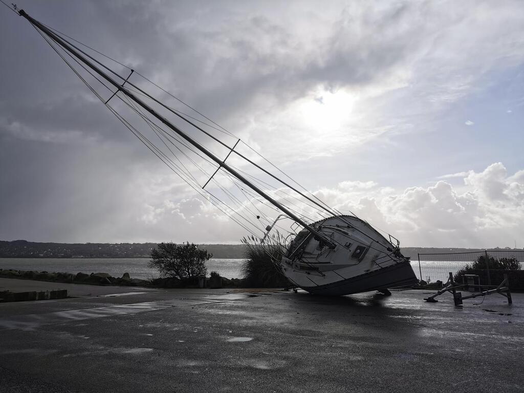 En Images Temp Te Ciaran Plusieurs Bateaux Retourn S Sur Le Port Du