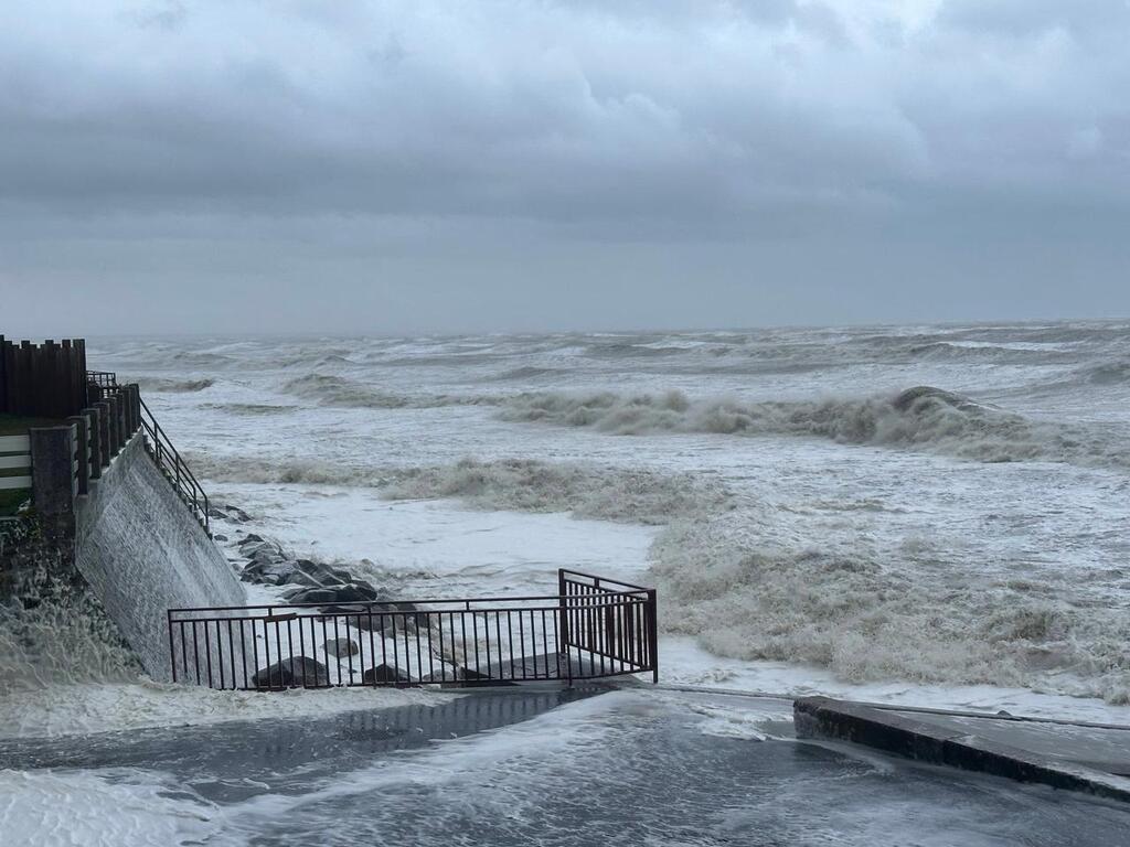 EN IMAGES Tempête Ciaran arbres déracinés mer déchaînée 10 photos