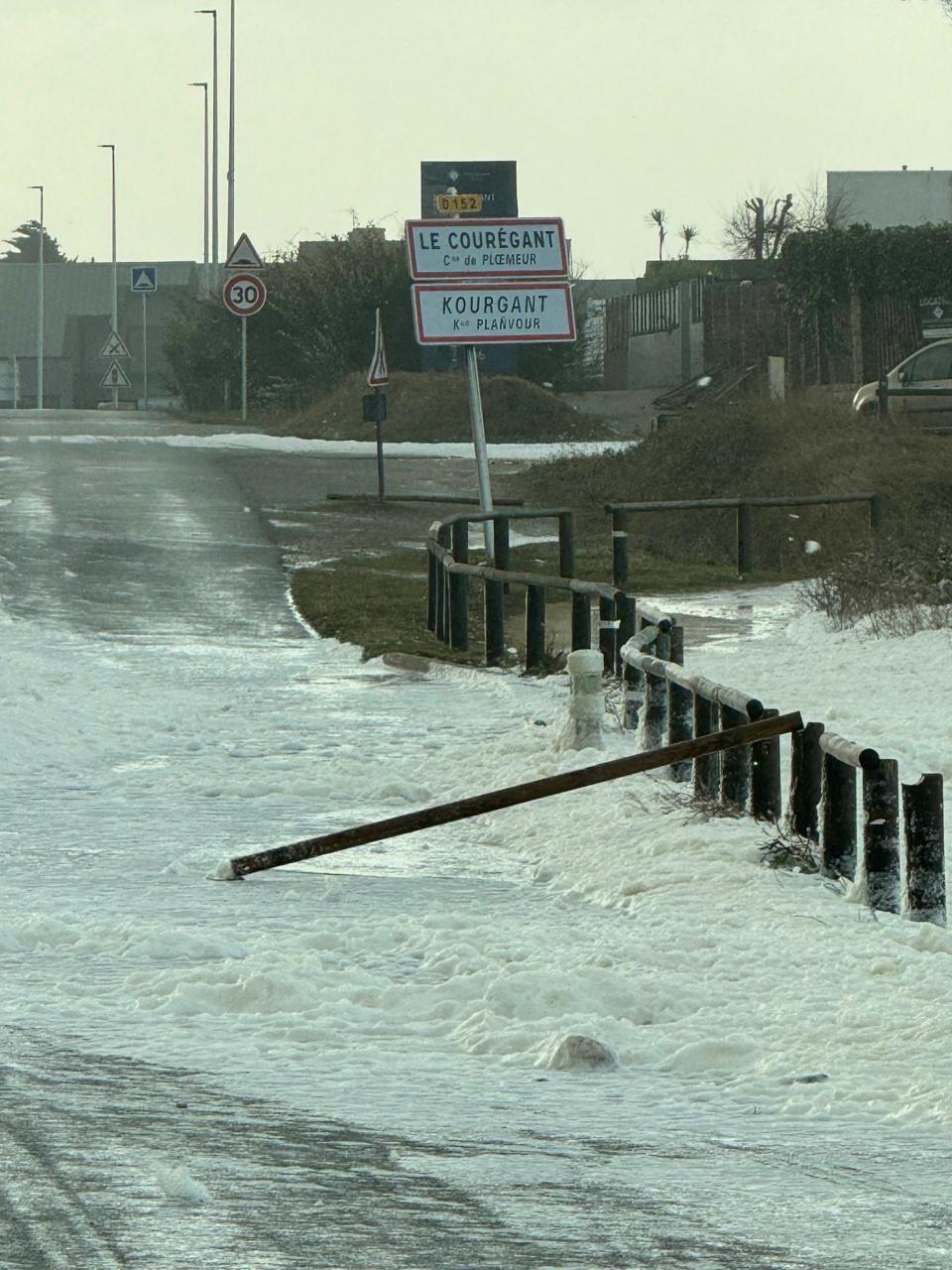 EN IMAGES Tempête Ciaran arbres déracinés mer déchaînée 10 photos