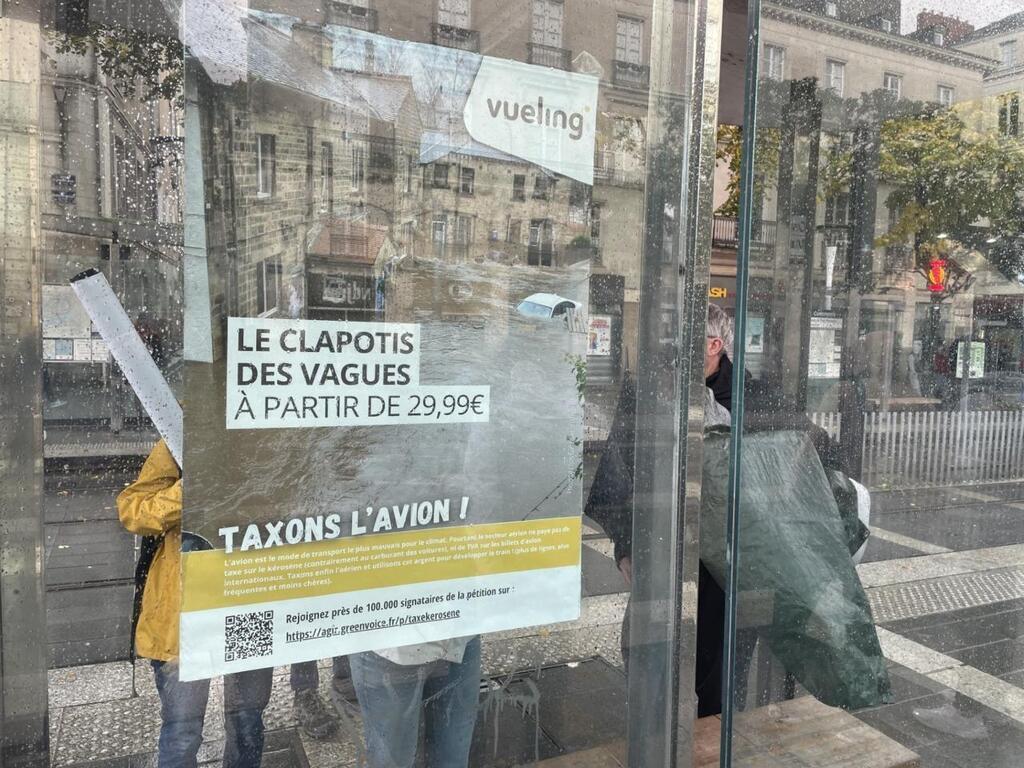 Affichage Sauvage Nantes Pour Demander La Taxation Des Avions