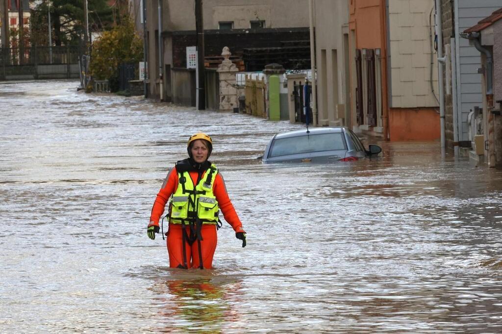 Crues et inondations trois départements en vigilance orange des