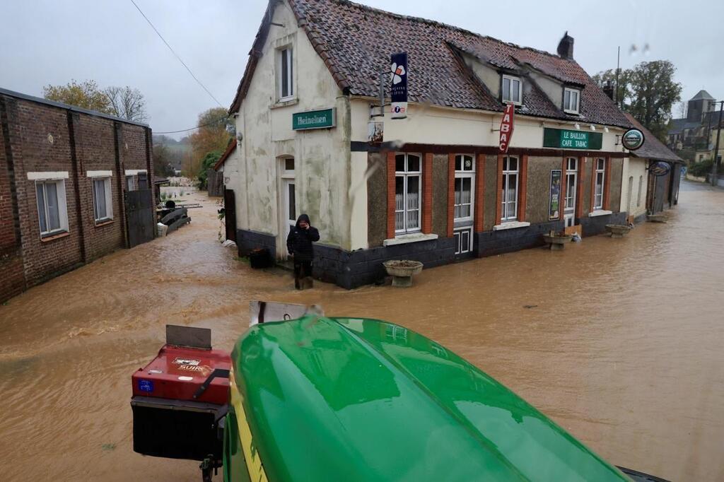 EN IMAGES Inondé et sous des pluies diluviennes le Pas de Calais