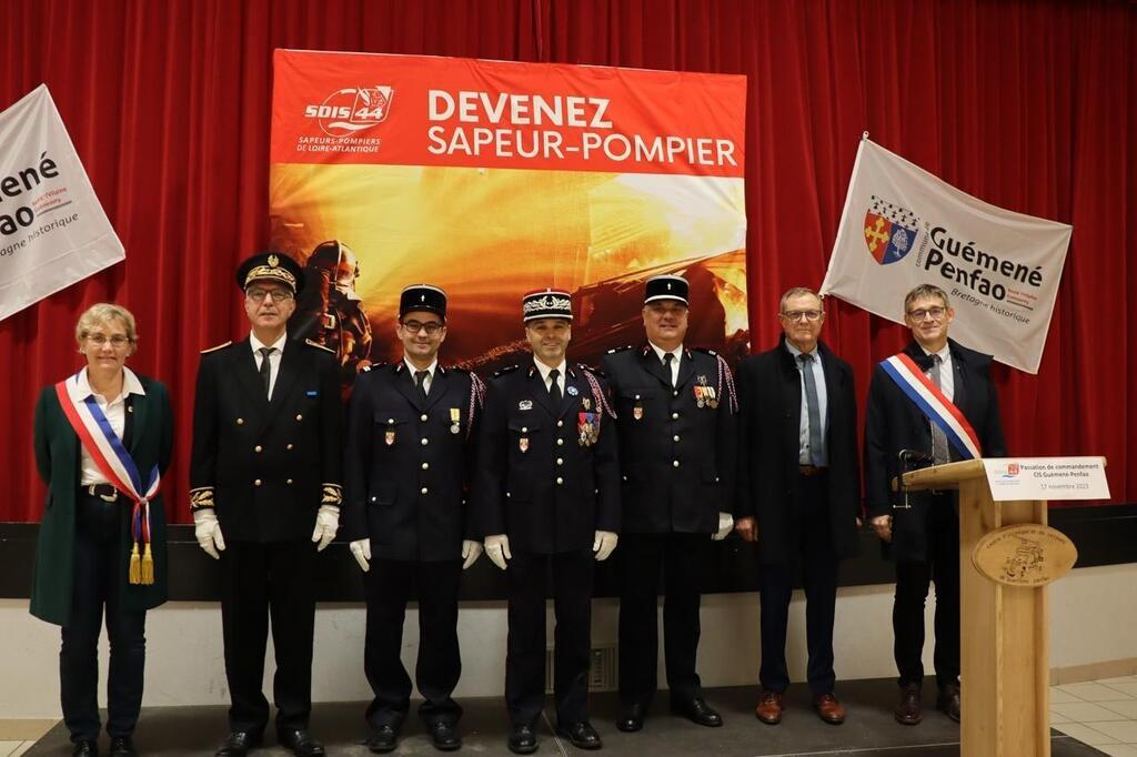 Au Centre De Secours De Gu Men Penfao Le Capitaine Drion Passe La