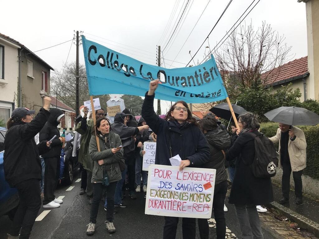 À Nantes le collège La Durantière envoie des cartes postales à l