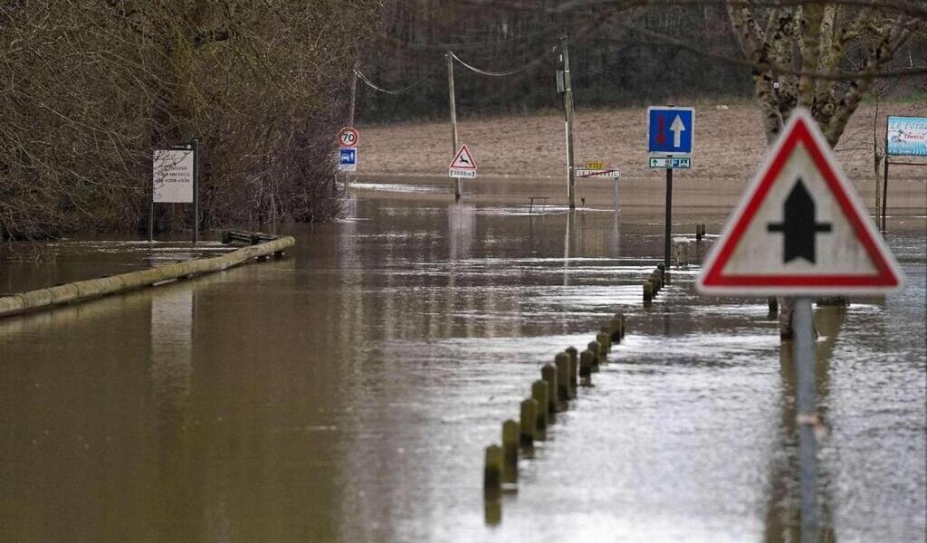 Météo onze départements en vigilance orange pour crues ce mercredi